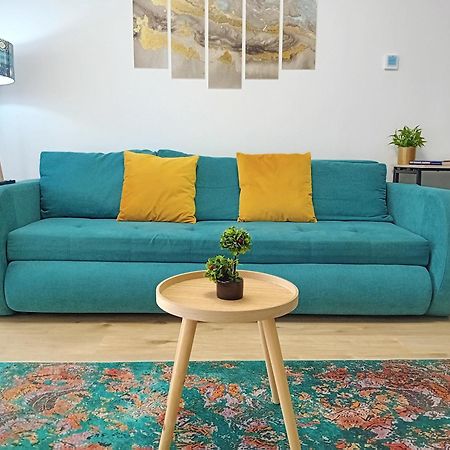 Sunshine - New & Quiet 1Br Apt, Business Area, Close To Airport, Highway A3, Subway Бухарест Екстер'єр фото